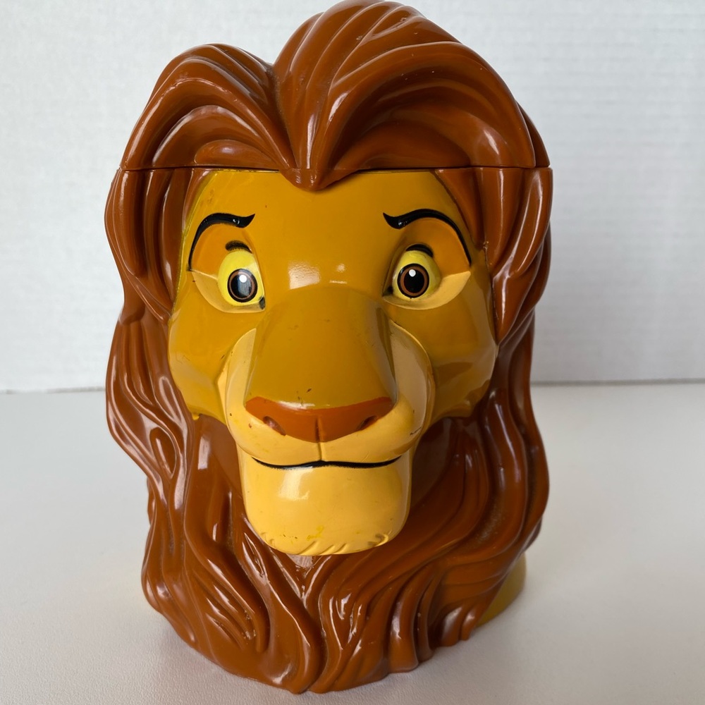 Disney on Ice Simba mug.